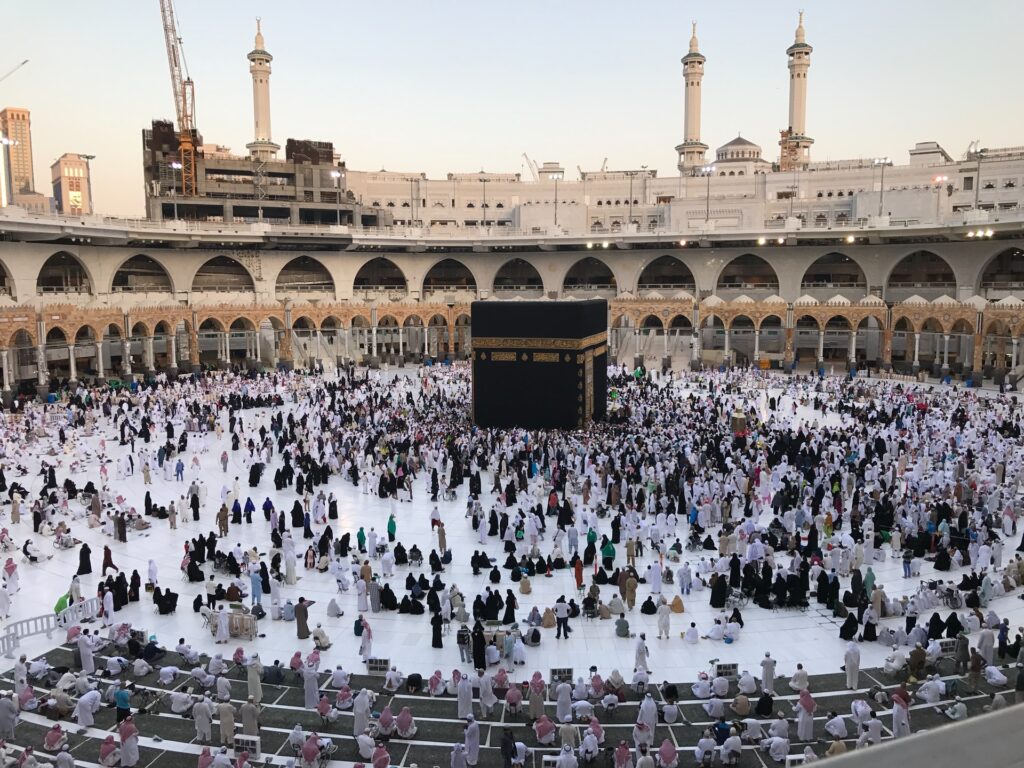 Limpahan keberkahan bagi muslim yang melaksanakan haji. Sumber: unsplash.com