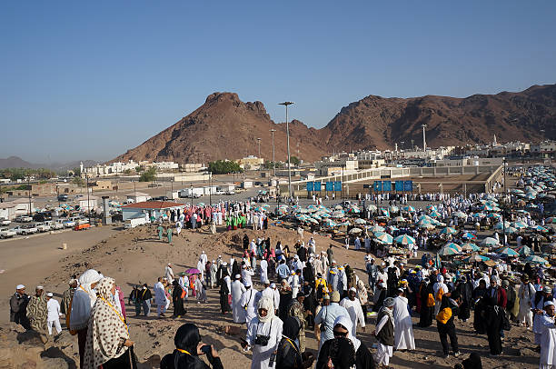 jamaah umroh melakukan serangkaian ibadah. sumber: istockphoto.com