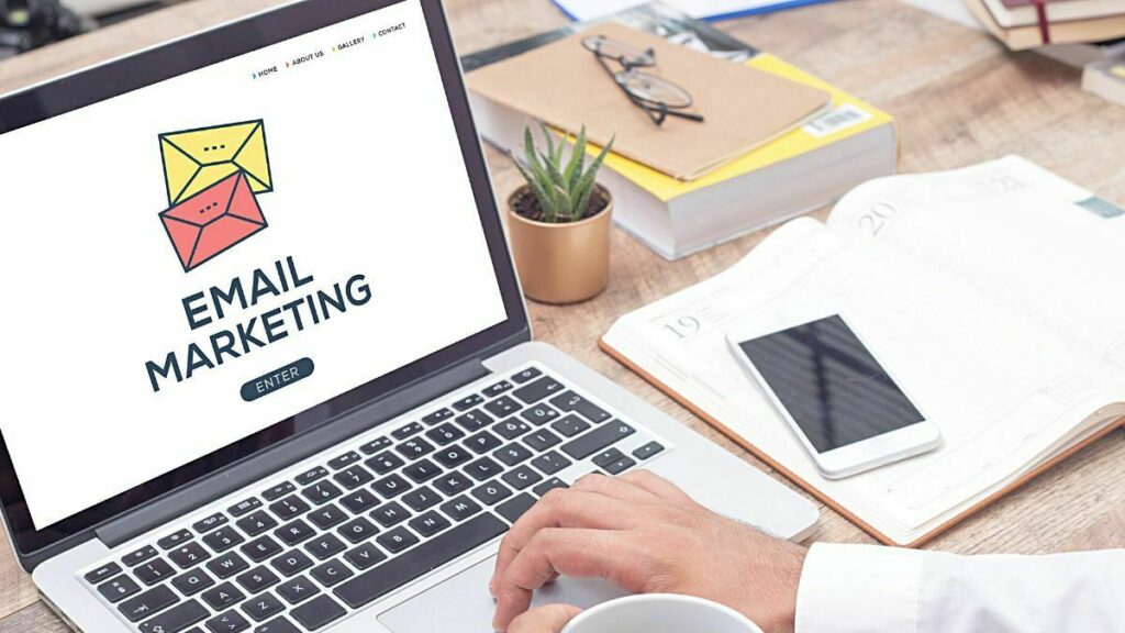 keunggulan email marketing. sumber: coriate.com