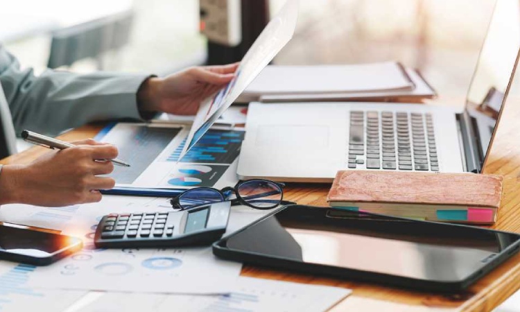 Pebisnis travel umroh, Sumber: webflow.com