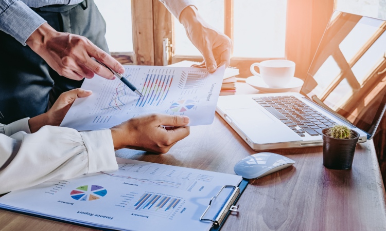 Marketing Analisis, Sumber: surferseo.art