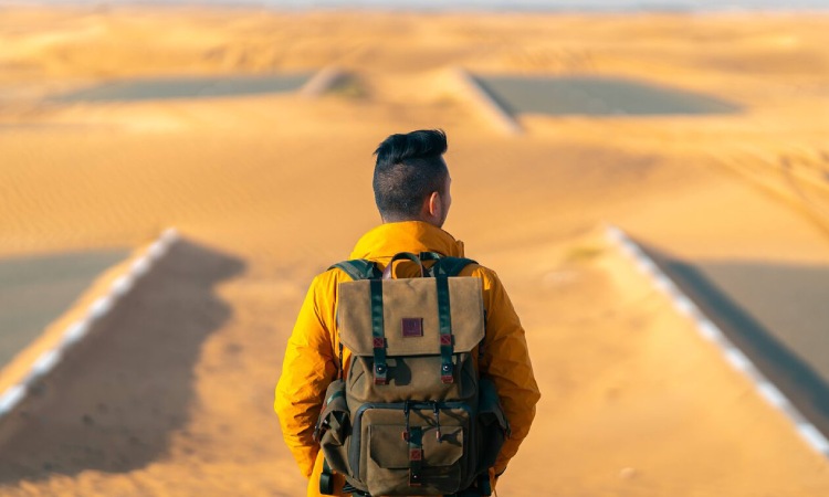 Umroh backpacker, Sumber: bucketlistly.blog