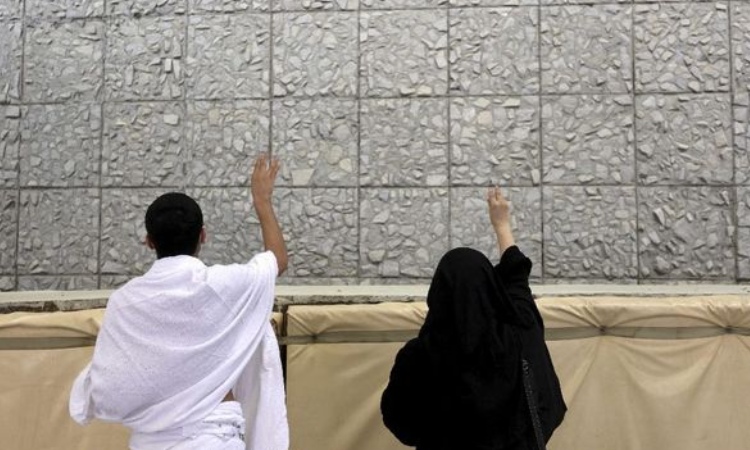 Hikmah dari melempar jumrah, Sumber: detik.com