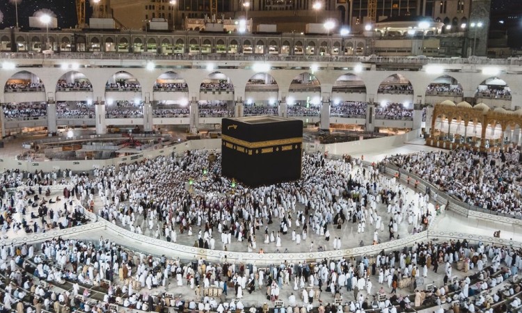 Suasana sholat tarawih di Masjidil Haram, Sumber: wowkeren.com
