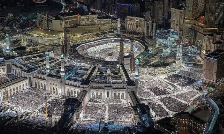 Tarawih masjidil haram, Sumber: kosmo.com.my
