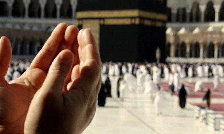 Ilustrasi berdoa di Masjidil Haram, Sumber: tstatic.net