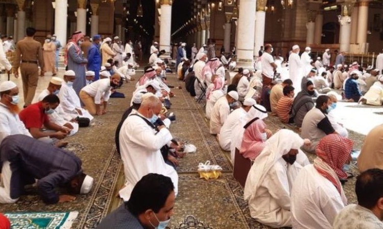 I'tikaf di masjid, Sumber: kompas.com