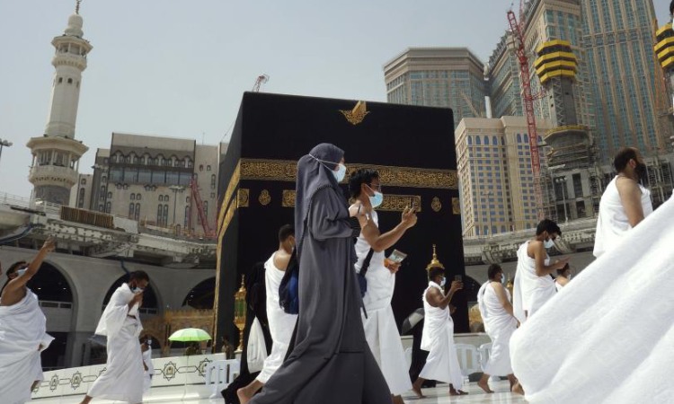 Umroh sekeluarga, Sumber: sindonews.net