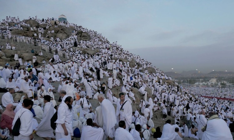 Waktu wukuf di Padang Arafah, Sumber: antaranews.com