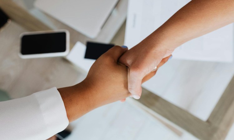 Cara closing sales, Sumber: pexels.com